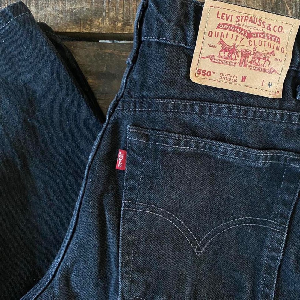 Vintage 90s 1998 Levi’s 550 red tab black denim jeans. 100% cotton